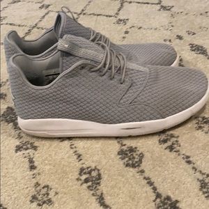 Men’s tennis shoes